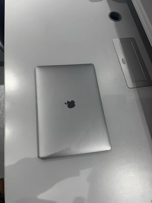 MacBook Pro 15 i7  16GB