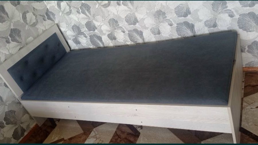 Продам односпальную кровать