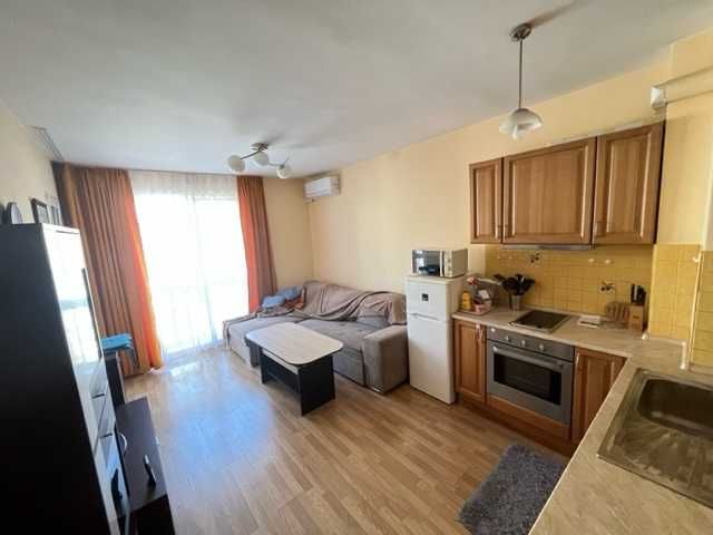 Дава се под наем Тристаен апартамент в Бургас, Център - 75 кв.м за 408 € - Снимка #2