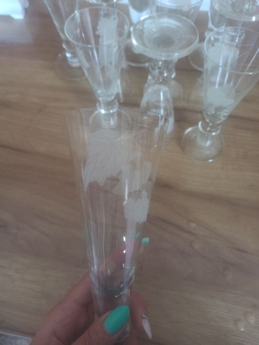 Красив комплект стъклени чаши
