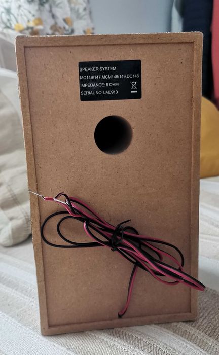 Vând boxă Philips. Stare foarte buna.