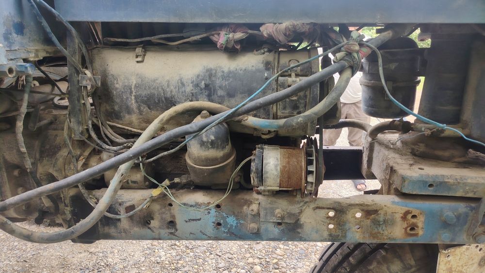 Traktor 28 sotiladi