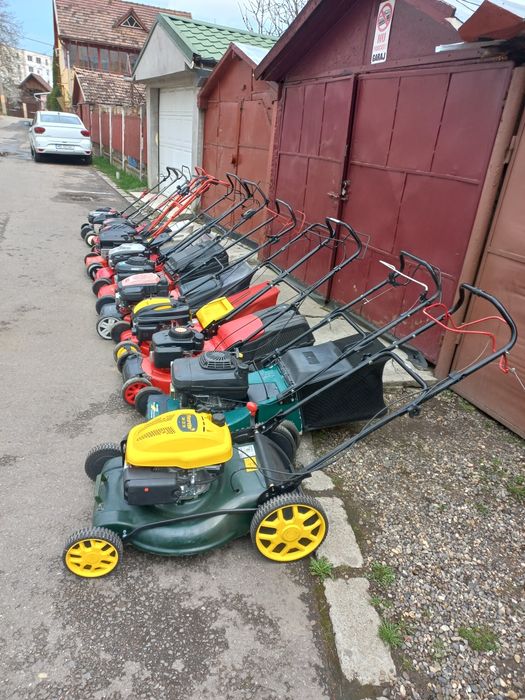 Vand masini tuns iarba