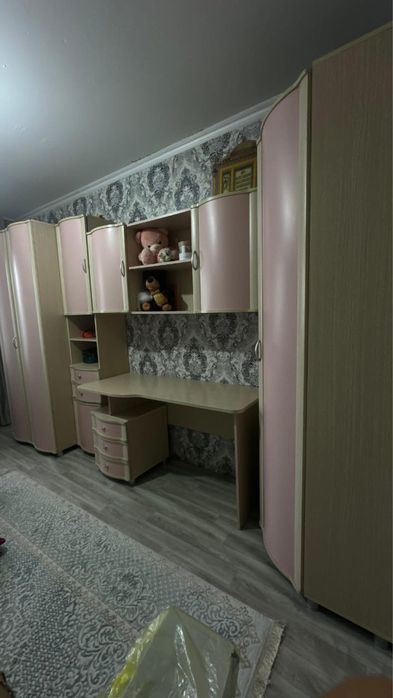 Продам Гарнитур в комнату