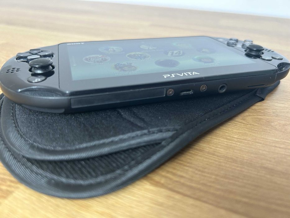 PS Vita Slim modată — 128GB, sute de jocuri incluse | Japonia