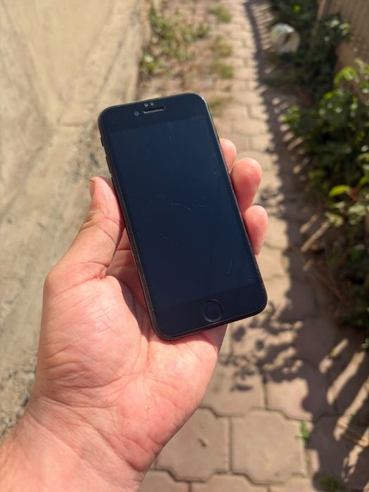 Продам обмен iPhone SE 2020