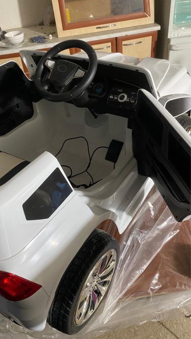 Машинку на колесах, с пультом