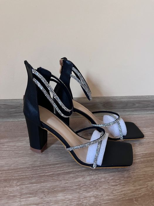 Обувки на висок ток