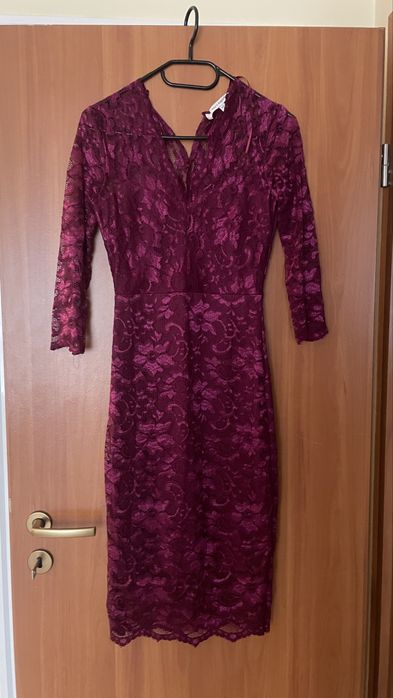 Дантелена рокля.