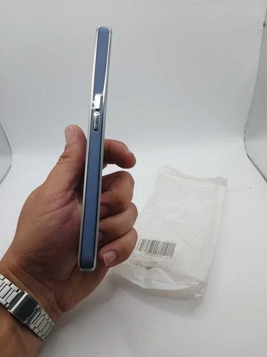 Husă Premium XINLI Slim pentru Oppo A98 5G – Albastru Mat cu Margini Argintii