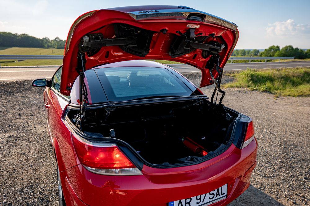 Opel Astra Twin Top Cabrio – 1.8 Benzină – Decapotabilă