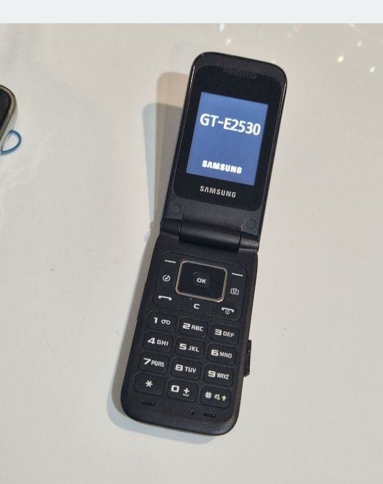 Telefonul funcționează excelent doar ca necesita înlocuirea mufei de încărcare
