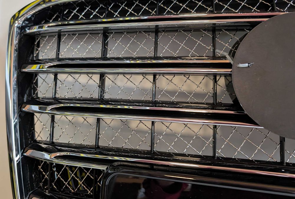 Решетка Ауди А8 Д4 Черна Хром W12 Стил Нова Audi A8 D4 Хромирана