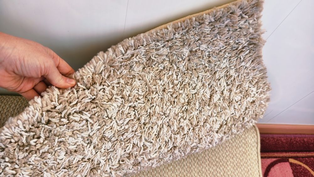 Продам ковёр с пушистым ворсом