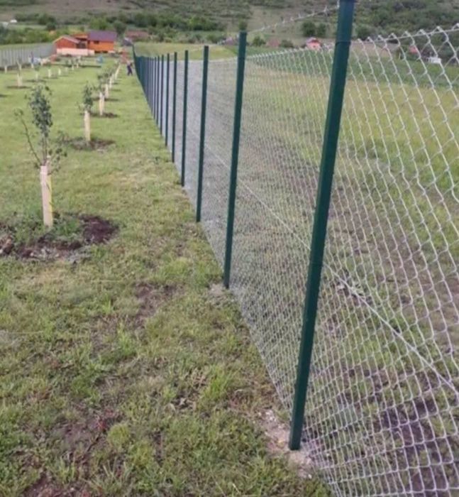Gard din plasa bordurat sau împrejmuire din plasa împletită