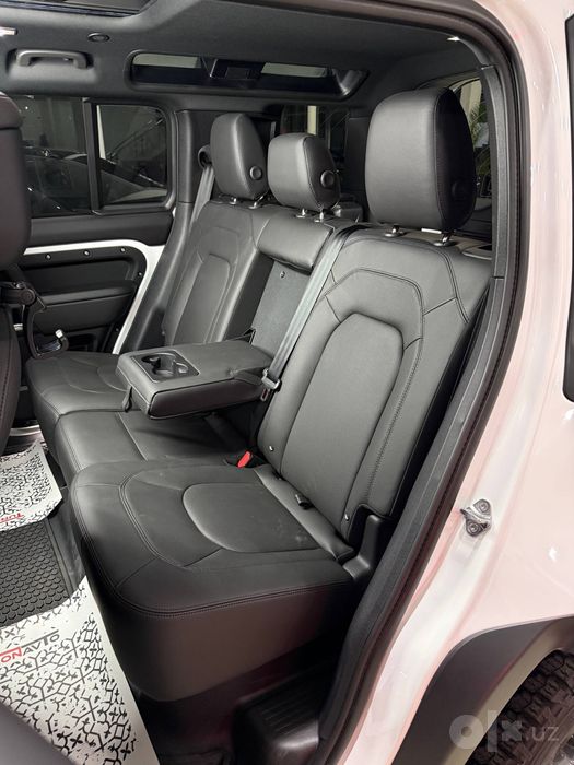 Land Rover Defender P300