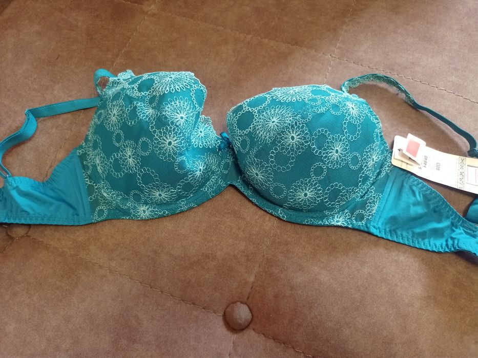 Бюстгалтер с вышивкой