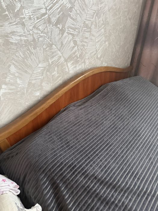 Дубовая двуспальная  кровать