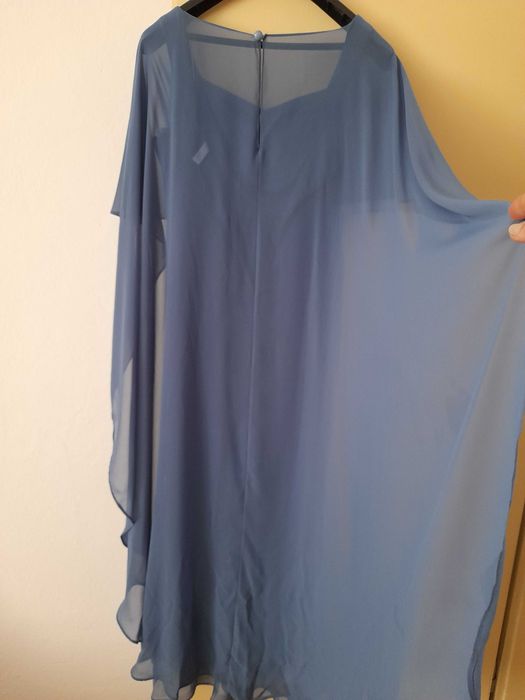 Продавам официална рокля