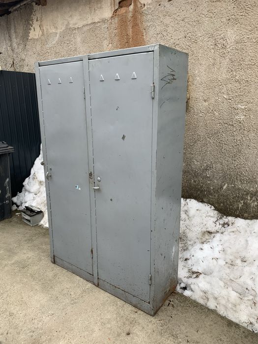 Dulap metalic rafturi