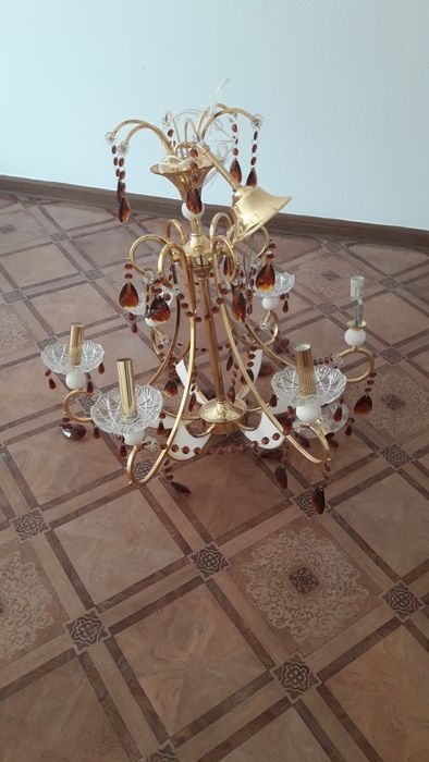 Люстра в хорошем состоянии