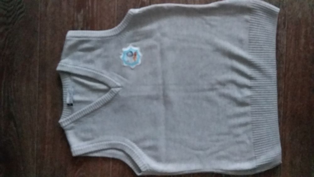 Кофта, безрукавки для школьника 9-10 лет