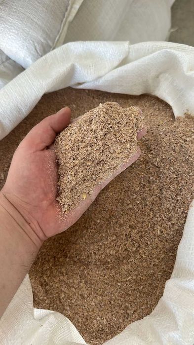 Șrot Soia 46%, Șrot Floarea Soarelui 35%, Tărate de grâu