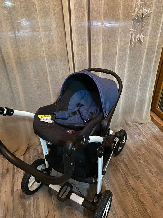 Cărucior Mikado 3in1, este folosit cu toate accesoriile incluse.