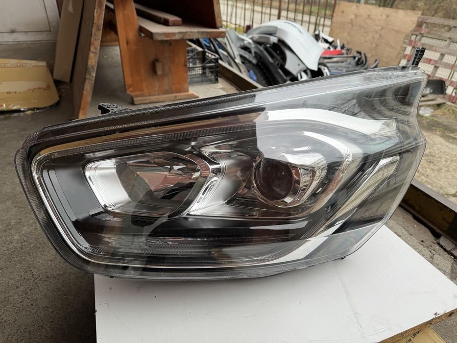 Фар за Форд Транзит Кустом/Ford Transit Custom