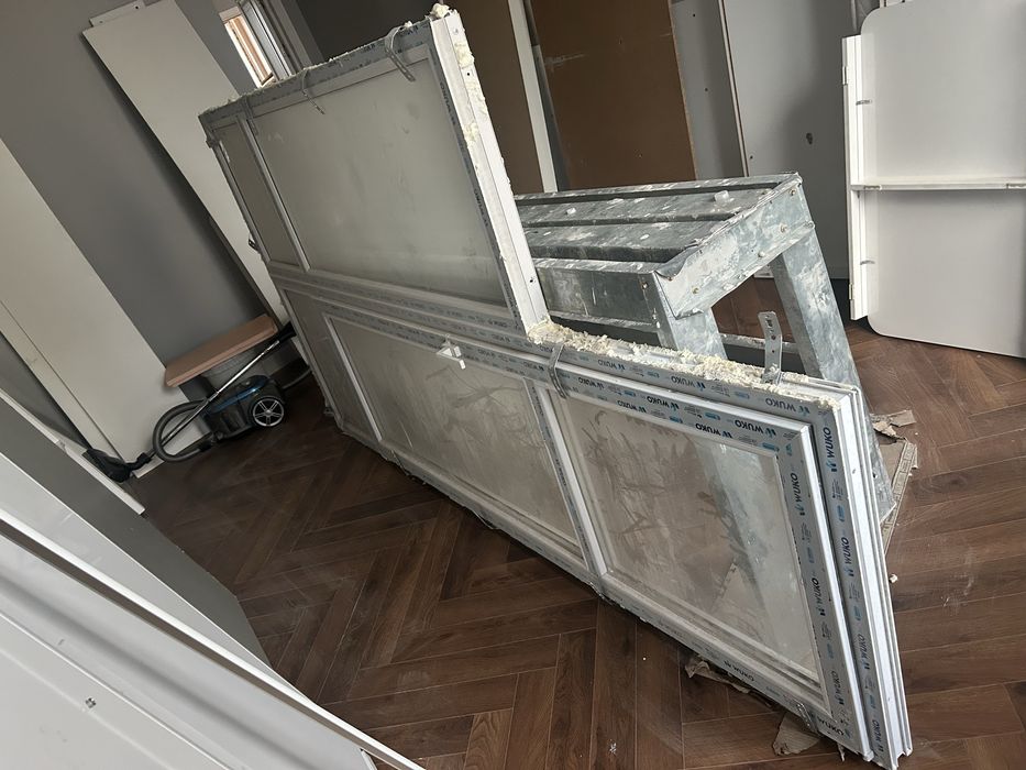 Пластик есік терезесімен