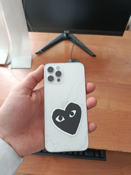 Продам айфон 12 про