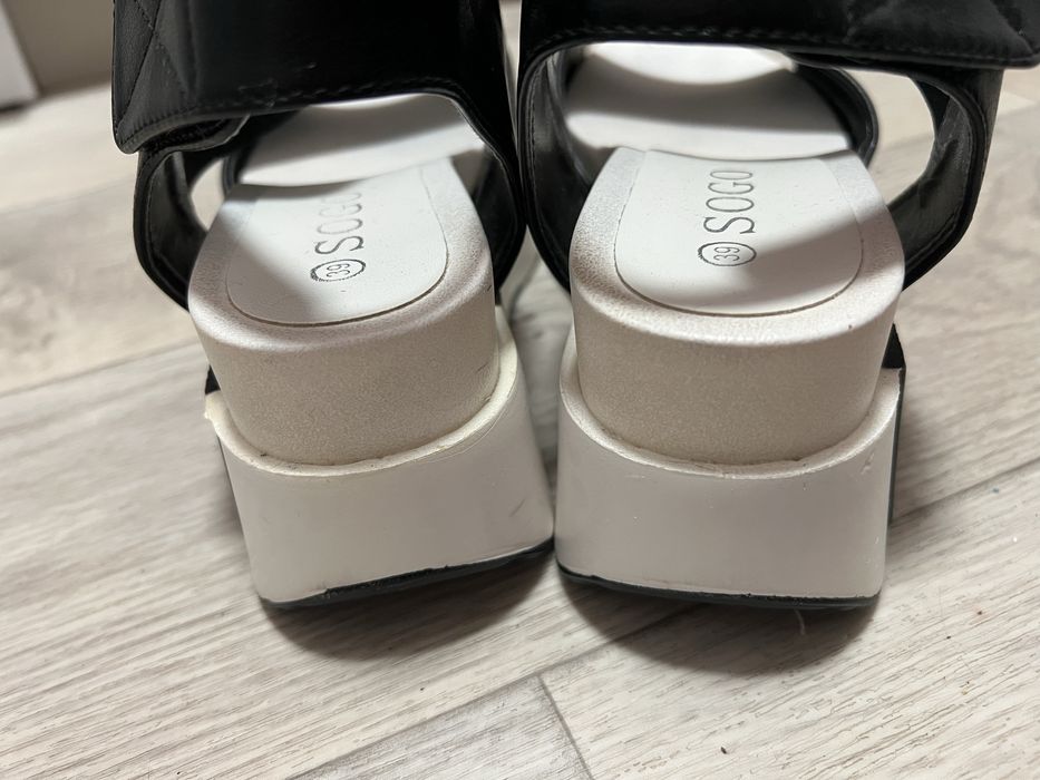 Босоножки женские