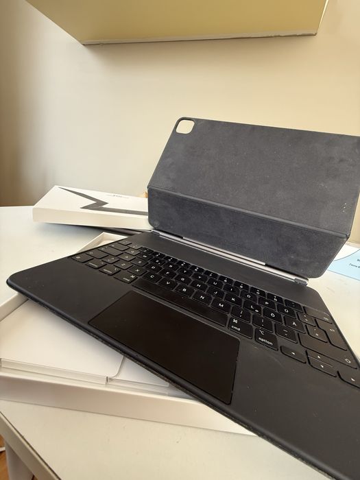 Apple Magic Keyboard 12.9