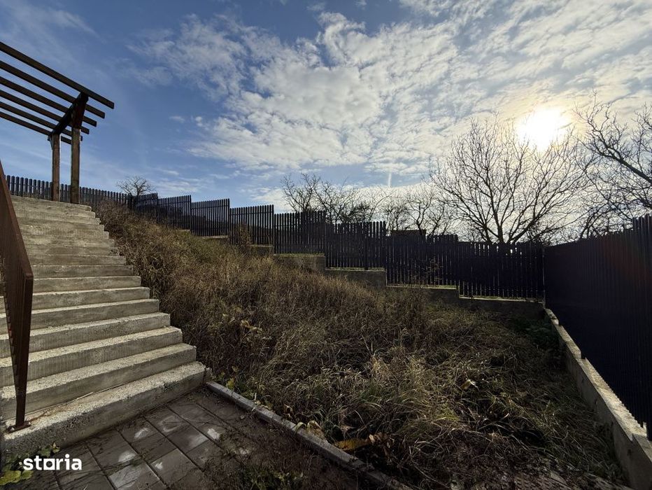 Casa de vanzare 134mp + 240mp | Zona Auchan Iris | CF | 2 garaje