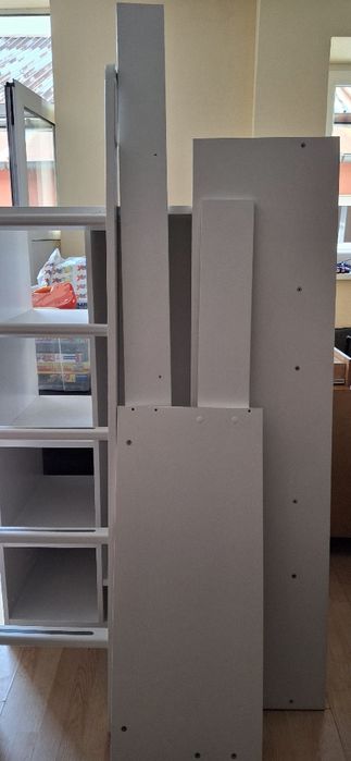 легло Икея ,налично е,и матрак е включен в цената,