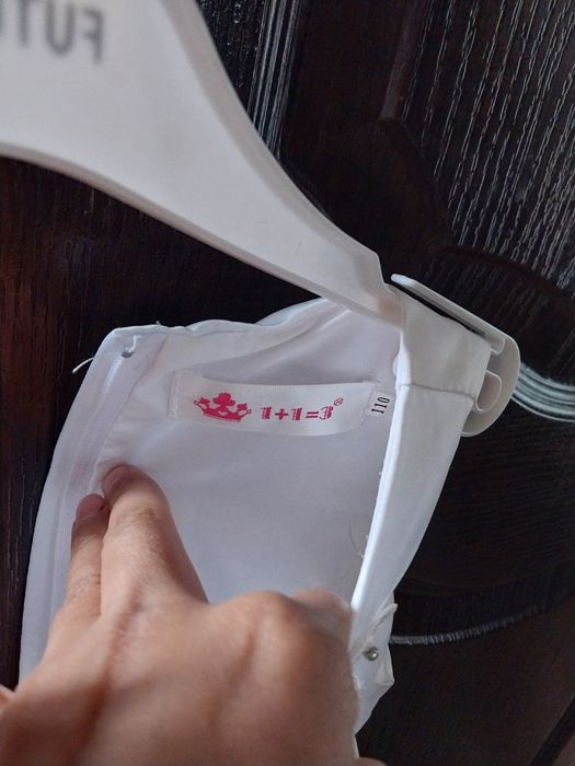 Продам нарядные платья для девочки