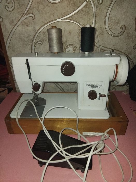 Швейная машинка Чайка.