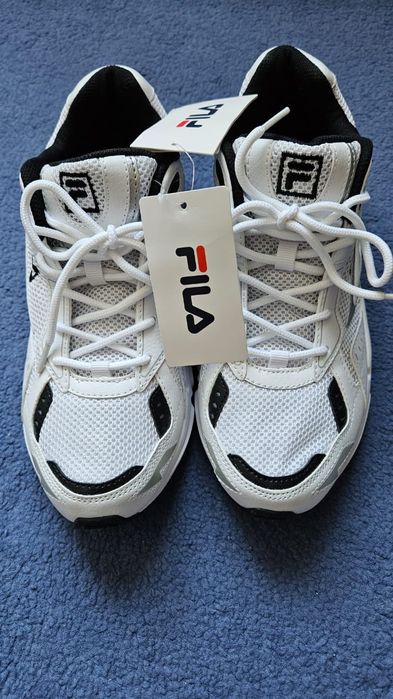 Продам кроссовки FilA