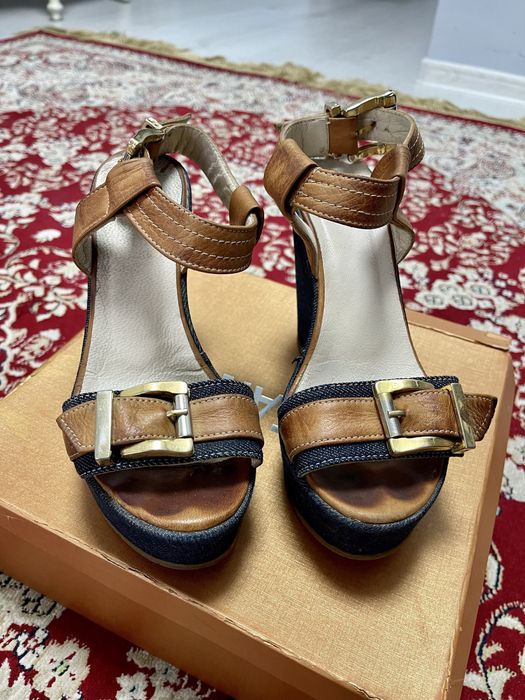 Босоножки на платформе