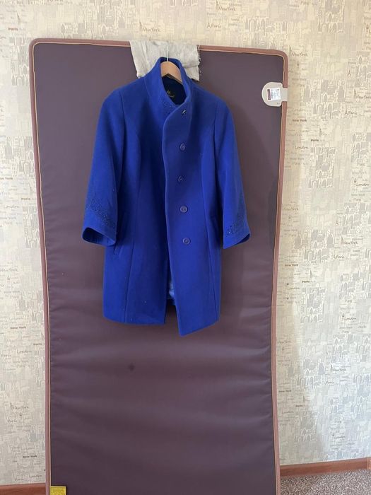 Продам пальто,жакет и платья