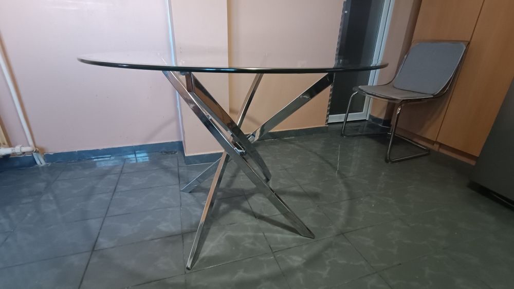 Masa sticla securizata 1,00 cm grosime, impecabilă,ca  nouă.