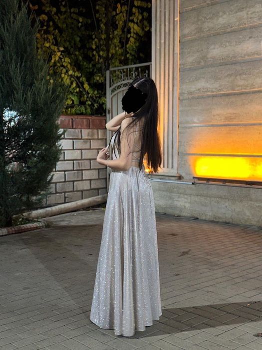 Вечернее блестящее платье