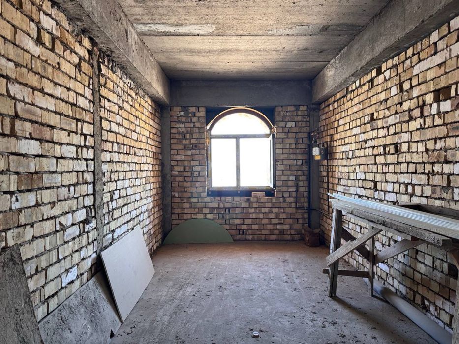 Продается коробка 3-4/5/5 на Буз-2. Площадь 105 квм