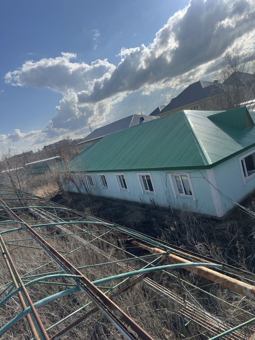 Продаётся  теплица (каркас и материал,котлы)