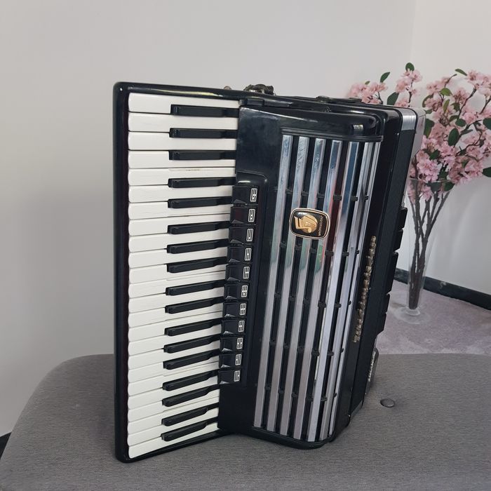 Acordeon Weltmeister Consona ! 120 de basi