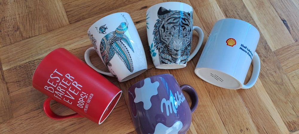 Различни комплекти чаши