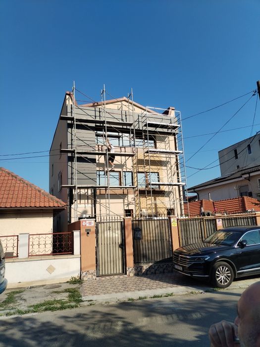 Închiriez schela mobila  si schela ingusta de 0,70cm latime