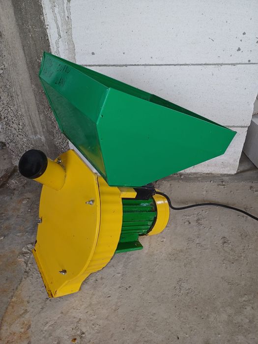 Vând moara pentru casa