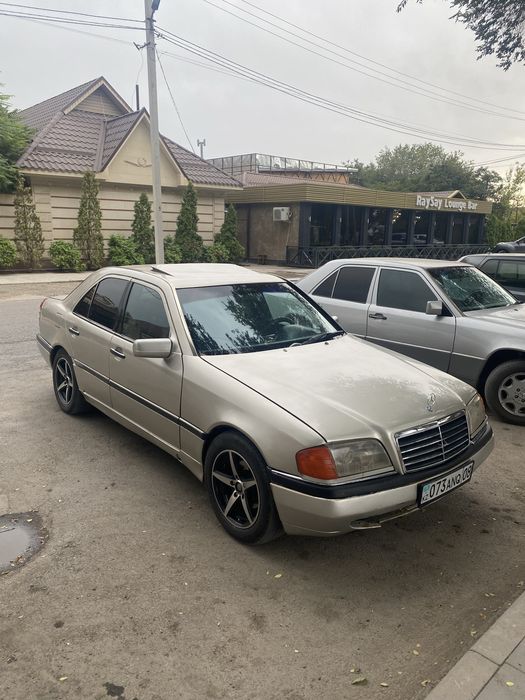 Mercedes-Benz C220