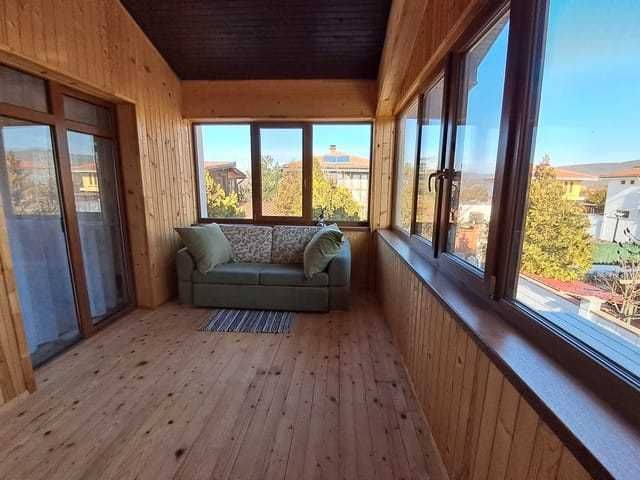 Къща под наем 3 спални 2 бани с планинска гледка, 2 паркоместа, на 13км до Слънчев Бряг (с. Гюльовца). Затворен и охраняем квартал.